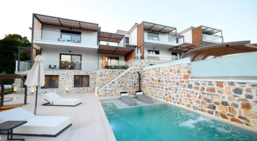 ROYAL VIEW VILLAS - Image 1