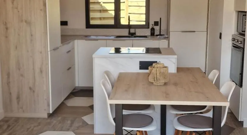 Chalet - Image 1