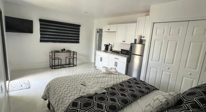Luxury Stay Near Hard Rock Stadium - Image 1