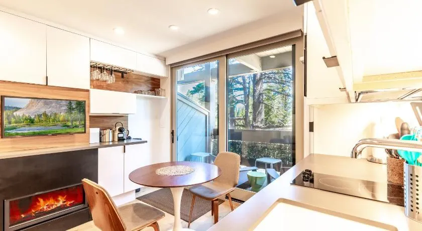 Modern Hotel-Style Studio - Timber Creek Lodge #210 - Image 1