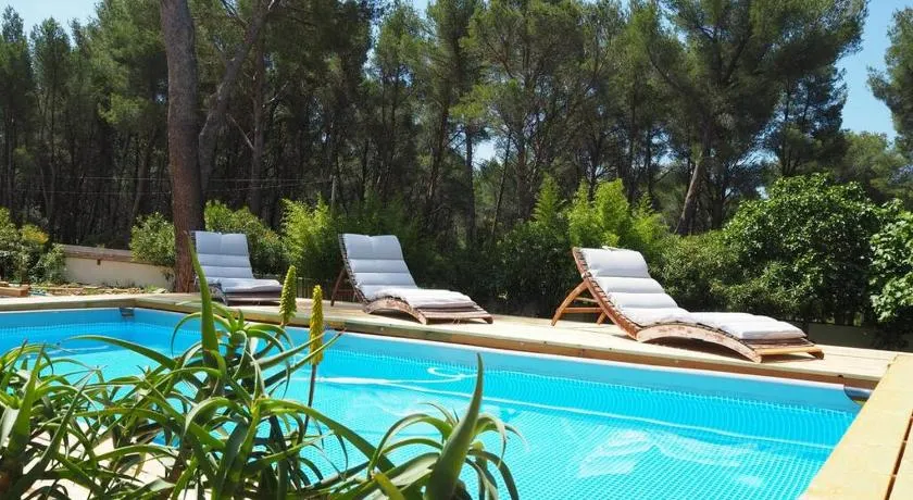 VILLA 6 PERSONNES /PISCINE/CAMPAGNE/TERRAIN DE PETANQUE/15 km BANDOL - Image 1