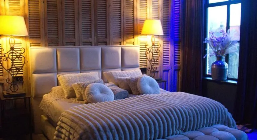 Roomz B&B - Image 1