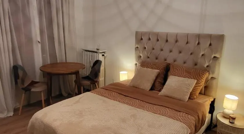 Château 5 min avec balcon et un Stationnement gratuit - Image 1