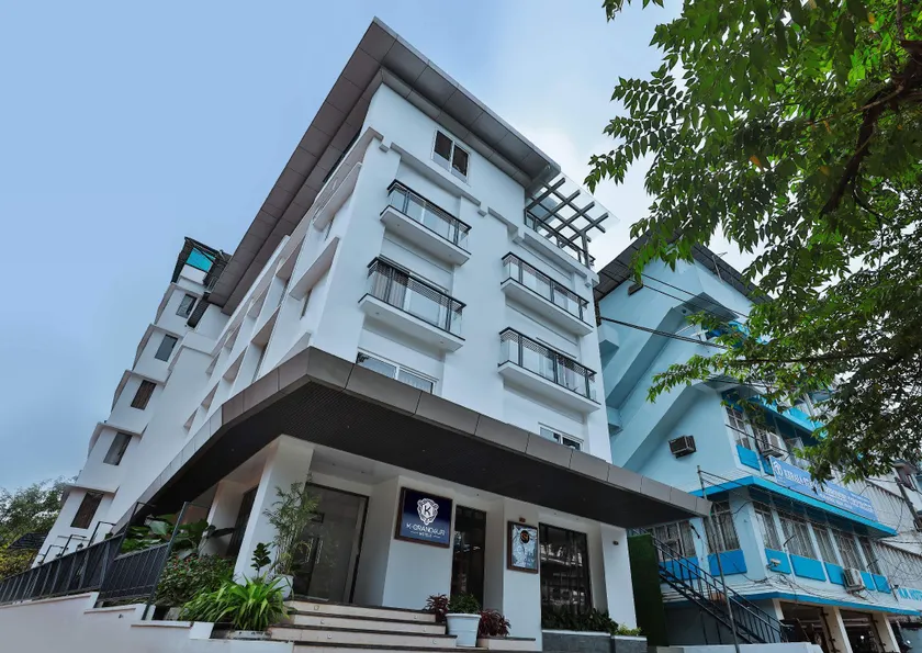 K Grandeur Hotels- South Railway Station - Image 1