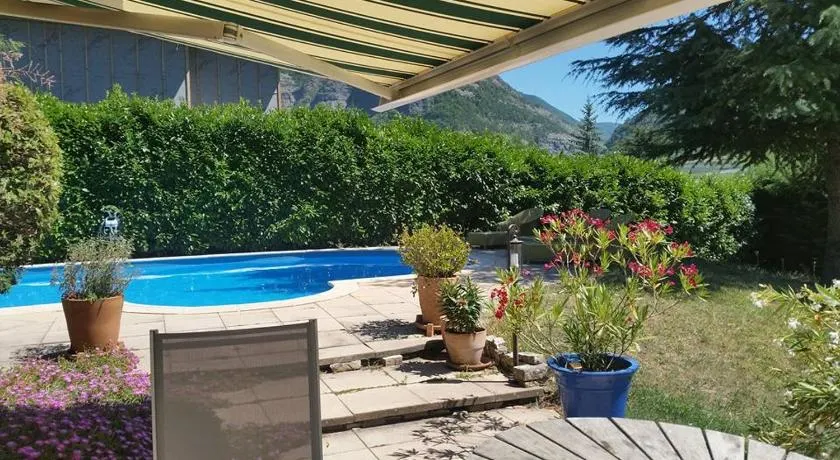 Au Paradis des Grillons - Image 1