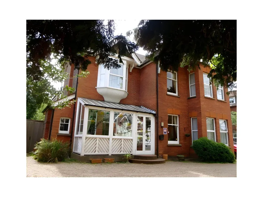 Wimblehurst Hotel - Image 1