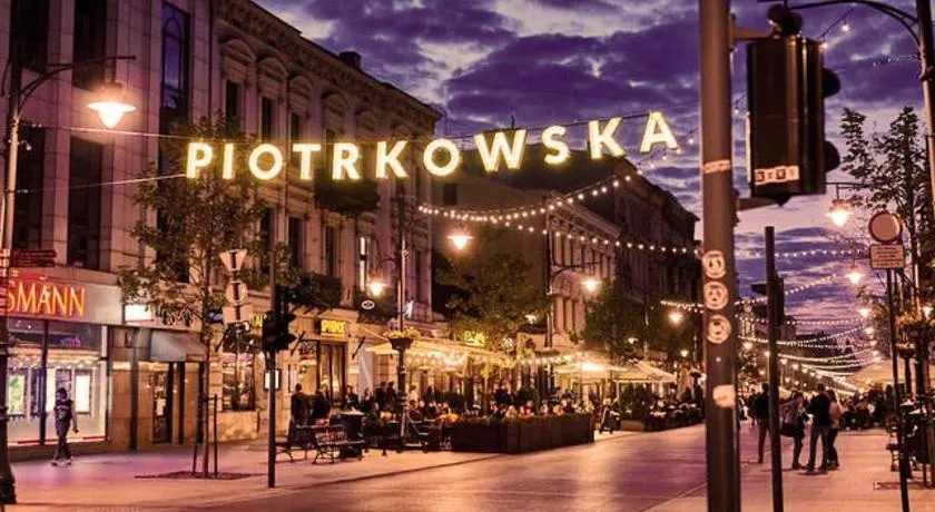 Apartament I LOVE PIOTRKOWSKA z wielkim lustrem, balkonem i klimatyzacją - Image 1