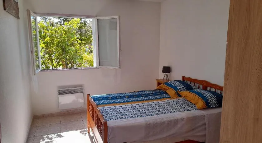 Appartement avec extérieur et parking gratuit - Image 1