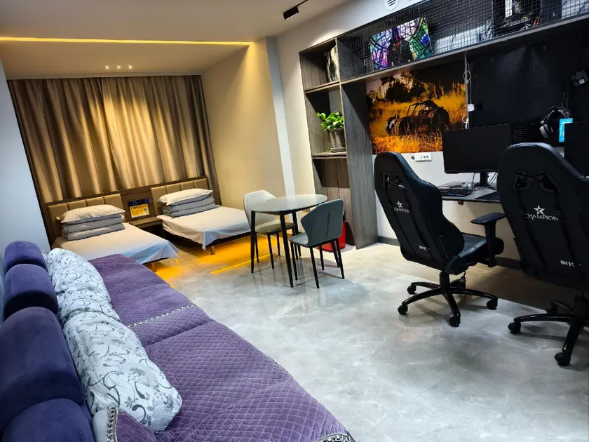 Miler eSports Hotel - Image 1