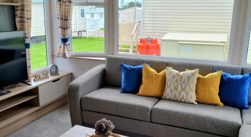 Modern Family Caravan with WiFi at Valley Farm, Clacton-on-Sea - Image 1