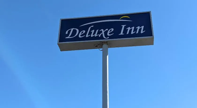 Deluxe Inn - Image 1