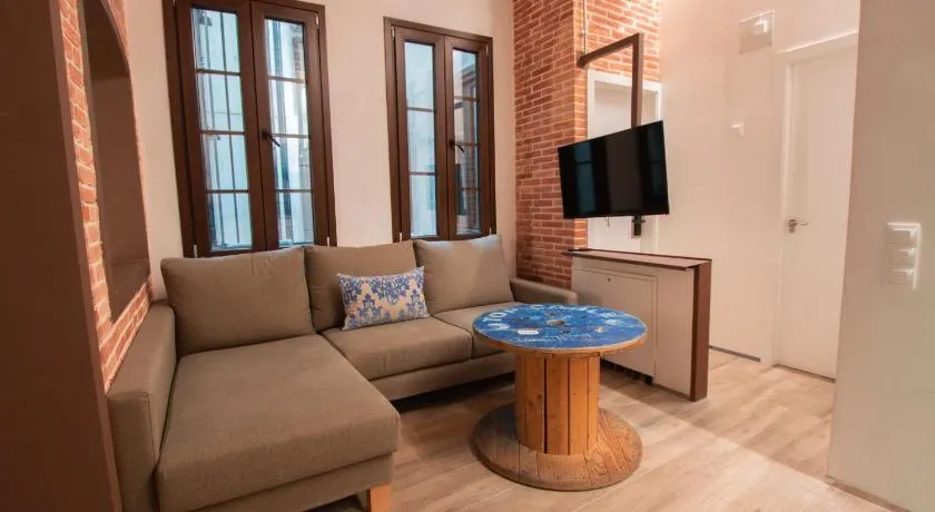 Classic Catedral Apartments  - Image 1