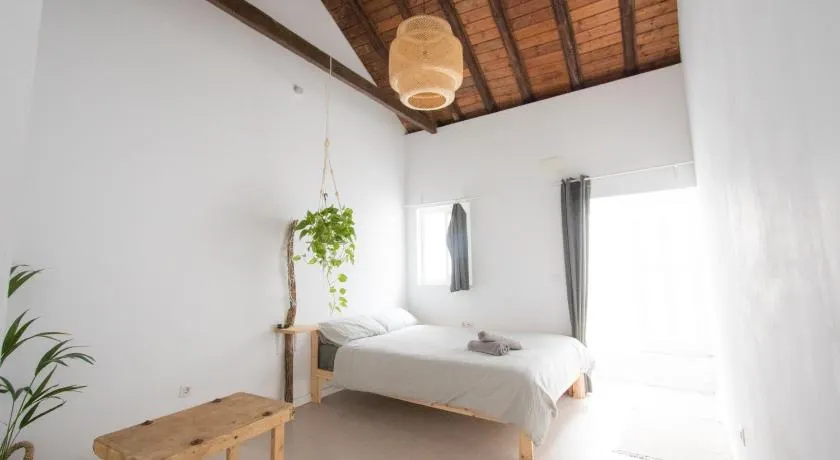 Casa Calma Yoga Hostel - Image 1