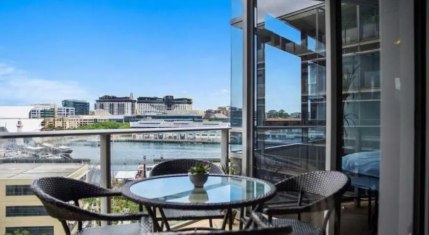 Panoramic Waterfront 2BR Apartment in Barangaroo with Pool, Gym, Sauna, Parking - Image 1