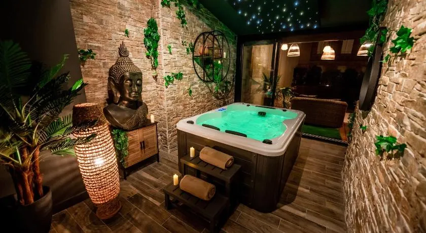 Suite Prestige - Jacuzzi - Luxe - Rooftop - Image 1