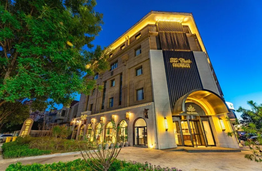 The Castle Hotel - Image 1