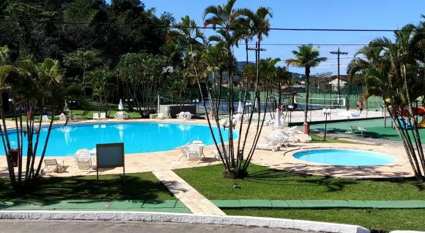 Apartamento até 10 pessoas na enseada Guarujá em condomínio clube praia piscinas salão jogos quadra futebol campo parquinho brinquedos Wi-fi Home office - Image 1