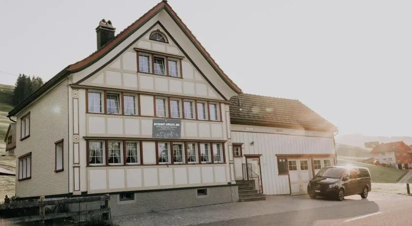 Familien-Chalet am Alpstein für Gruppen bis 12 Personen und Familien, Appenzell Premium Privatunterkunft im Ski- und Wandergebiet Hoher Kasten - Image 1