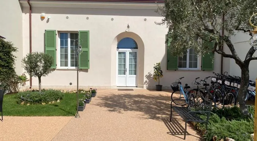 Villino Micol camere a due passi dal mare - Image 1