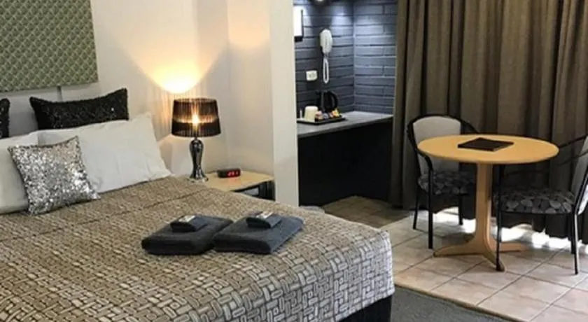 Central Motel Gin Gin - Image 1