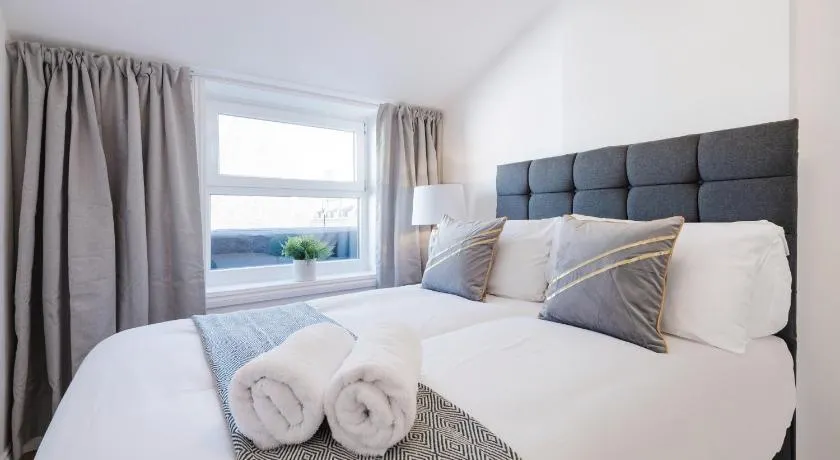 London Paddington Station Apartments - Image 1