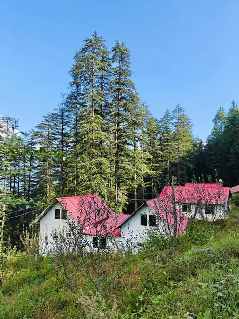 misty mountains cottage - Image 1