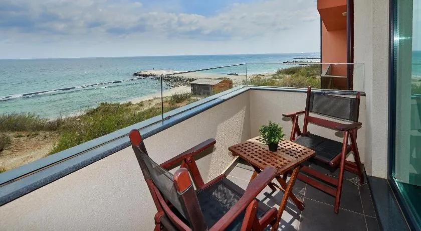 Botabara Del Mar Apartments - Image 1