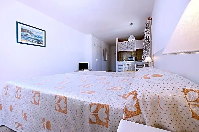 azuLine Apartamentos Sunshine - Image 1