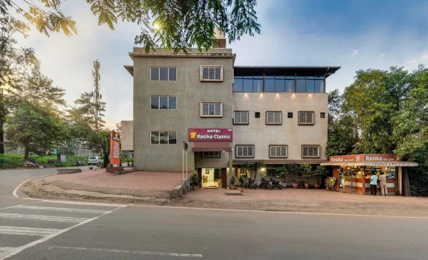 Hotel Rasika Classic - Image 1