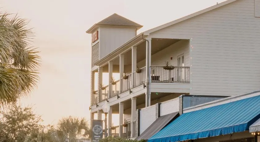 Hotel Whiskey in Pascagoula - Image 1
