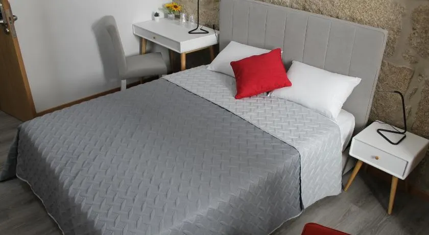 ALOJAMENTO GIRASSOL - Guest House - Quarto com casa de banho privativa - Image 1