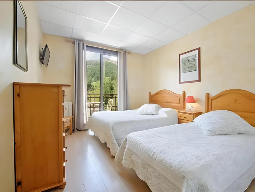 Hotel Edelweiss - Image 1