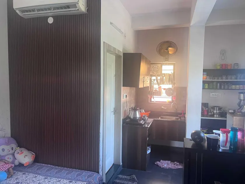 Hotel O JLN Stadium Ernakulam Formerly Peediyal Tower - Image 1