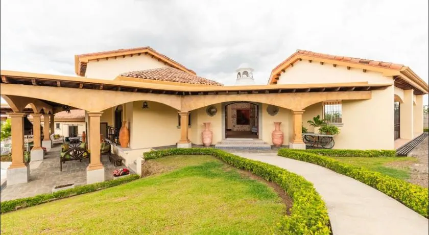 Villa El Retiro Luxury Property - Image 1
