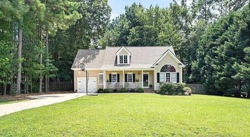 Peaceful Retreat with Large Garden in Summer Oaks - Image 1