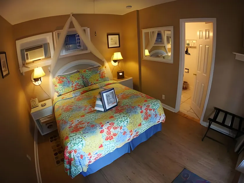 Seascape Tropical Inn - Image 1