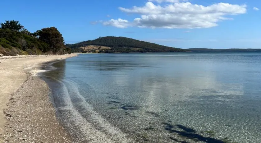 Bruny Seaview Escape - Image 1