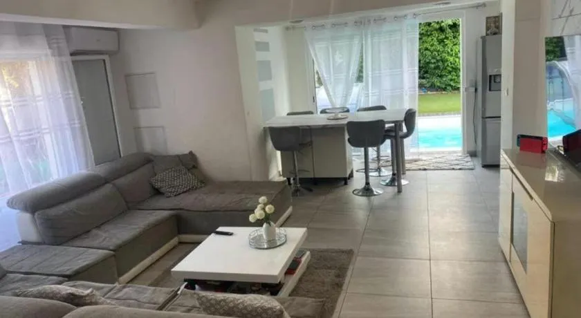 Bas de villa indépendant, piscine et jardin privés - Image 1