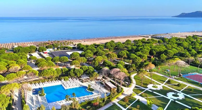 Lalzit Bay Dream Villa - Happy Rentals - Image 1