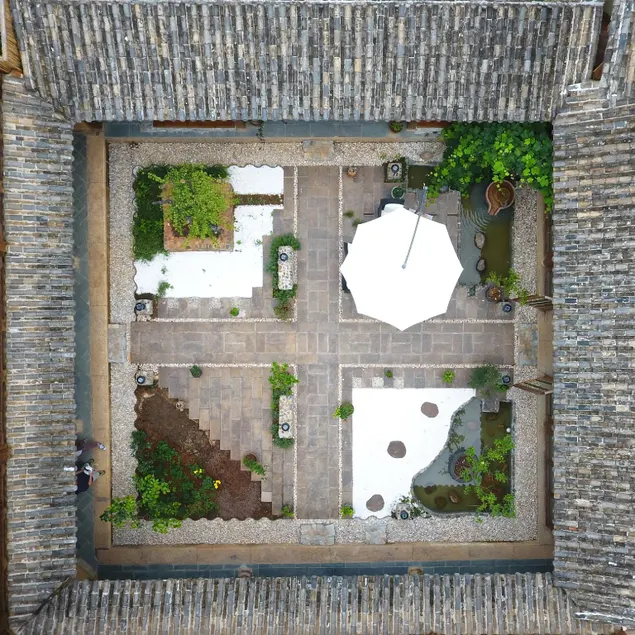 Dali Square Inn - Image 1