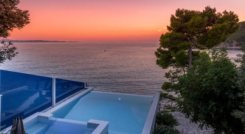 Villa Moro: Beachfront Privacy - Image 1