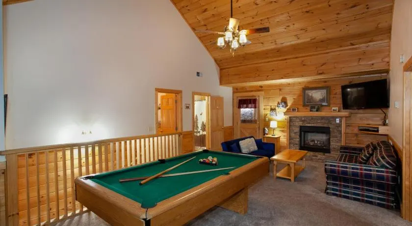 5 Mins to Pigeon Forge Strip w/ Hot Tub+Grill+MORE - Image 1