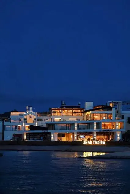 DIANCHI LAKEFRONT RIGHT BANK RESORT HOTEL - Image 1