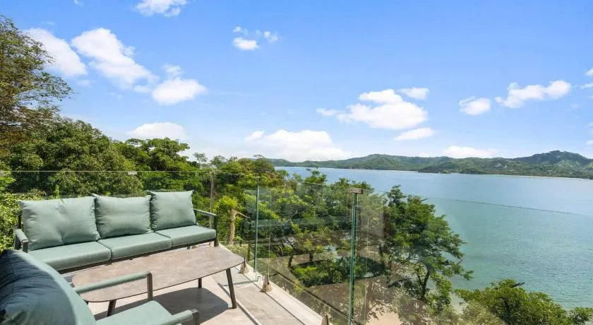 5-Zimmer-Strandhaus mit Meerblick am Hang - Image 1