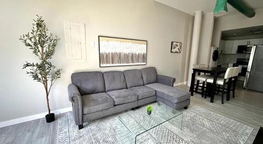 2 bdrm Modern & Hip Apt with Private Patio - Image 1