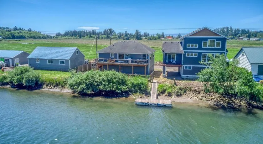 Riverfront Gem - Meredith Lodging - Image 1