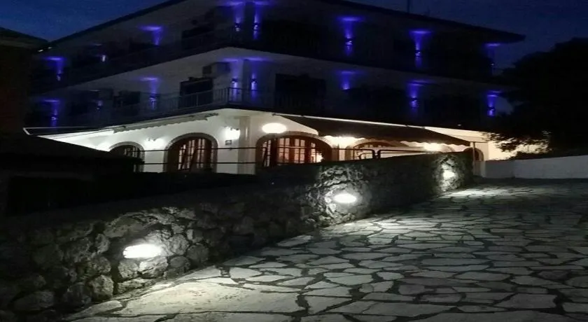 Thomas Art Hotel - Image 1