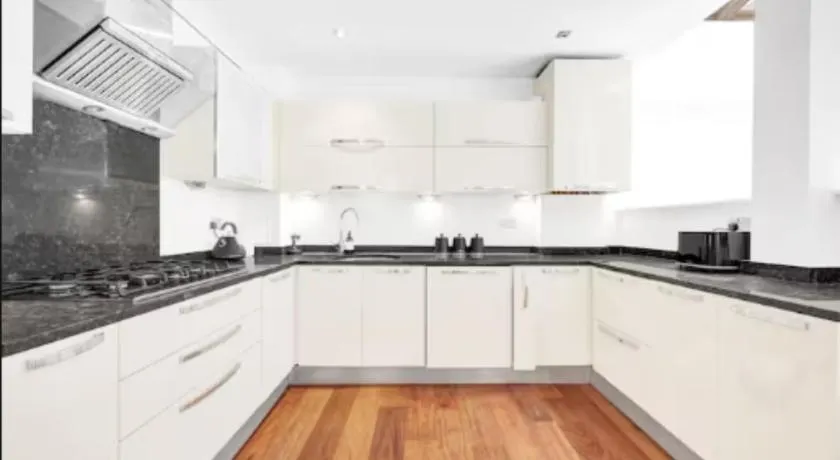 Loft-style 3 Bed Apartment Short Term Rental & Flexible Renting Hoxton With Free WiFi & Terrace ! - Image 1
