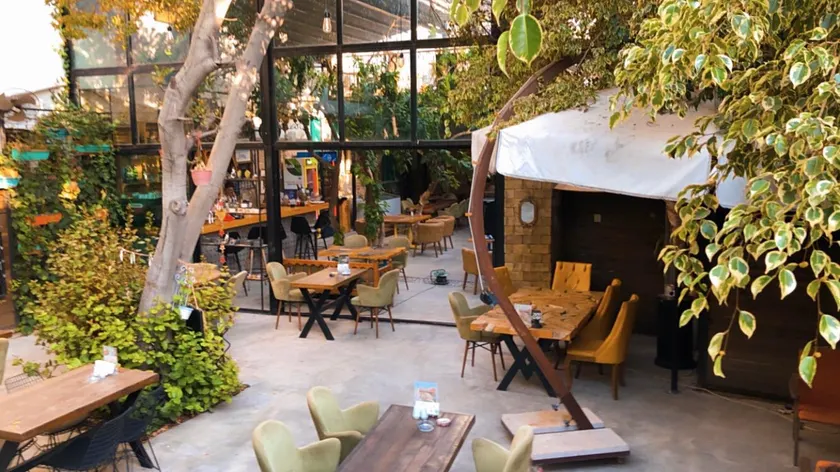 Avenue Hotel - Image 1