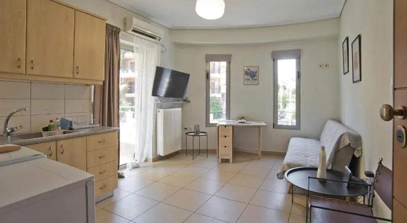 Filoxenia Modern Apt with Balcony near Athens Ctr - Image 1